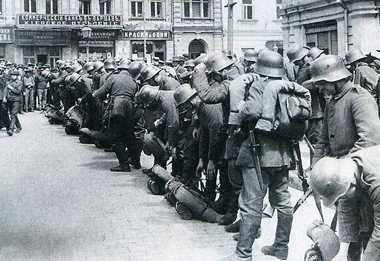 Последствия Брестского мира: германские войска заняли Киев. Март 1918 года.