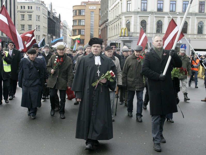 Коричневые уроки: от Прибалтики до Украины