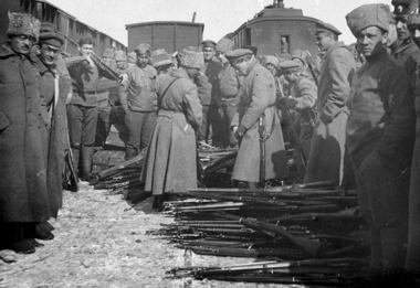 Сдача оружия челословацким корпусом. Пенза. Март 1918 г.