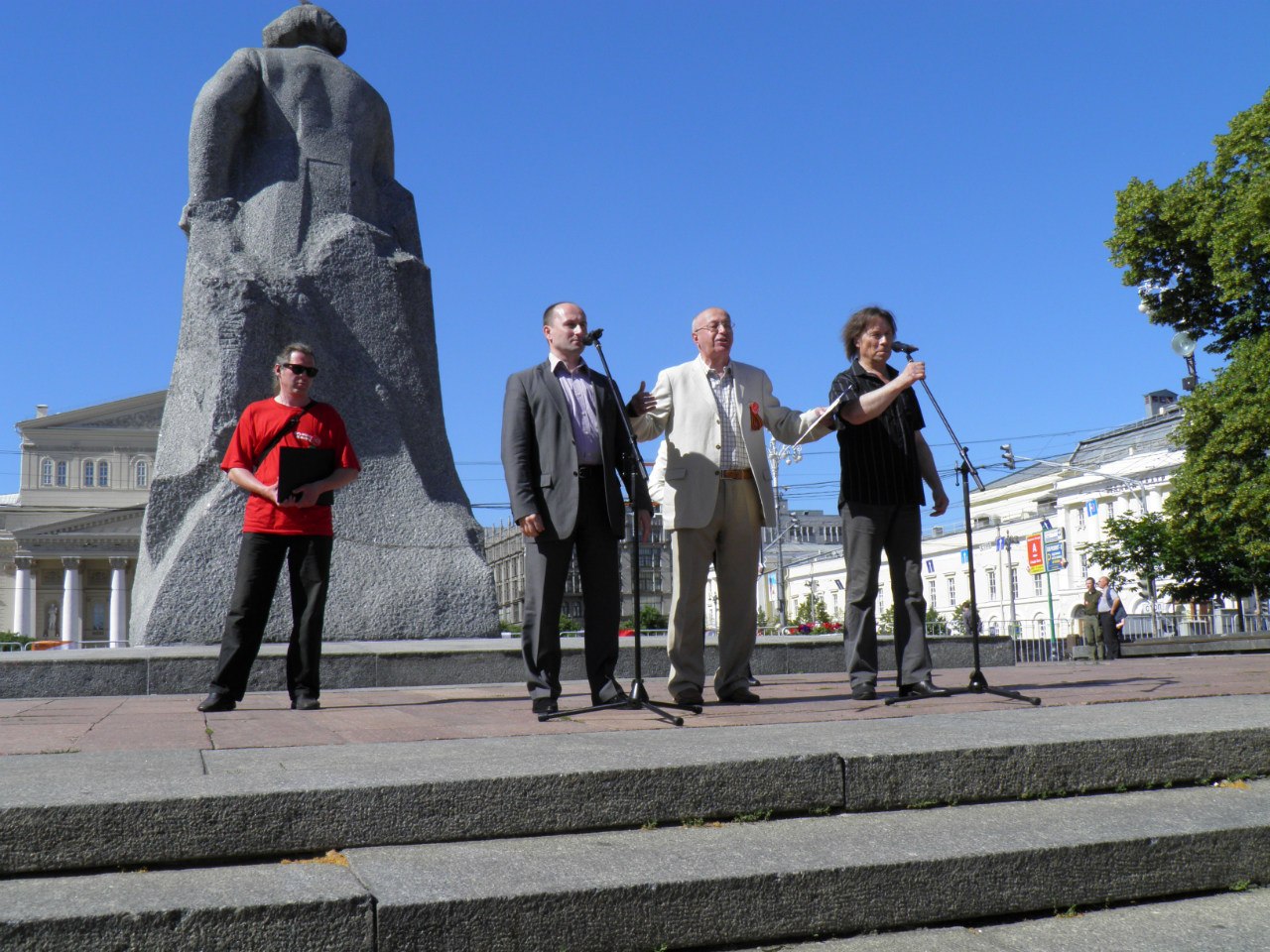 Нет у революции начала...